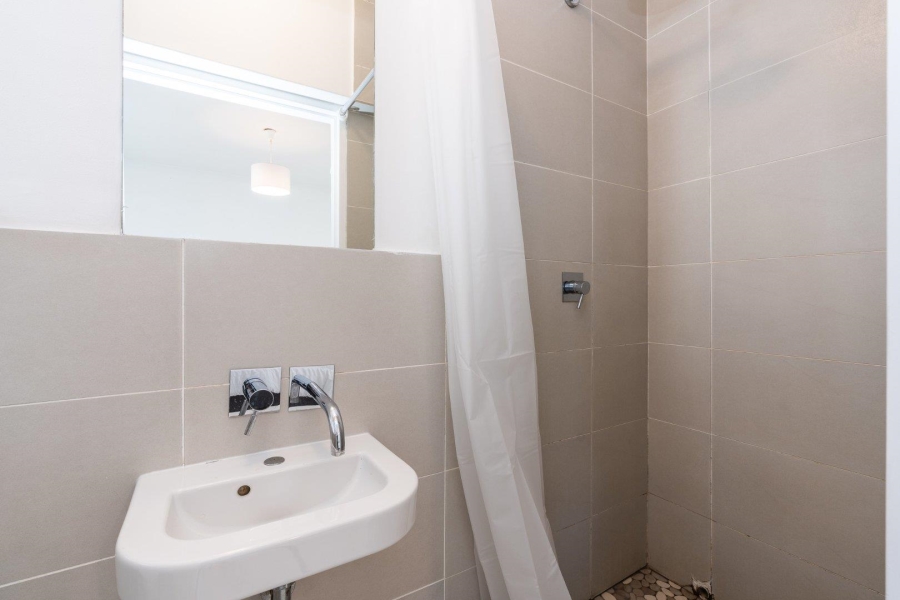 To Let 2 Bedroom Property for Rent in Green Point Western Cape